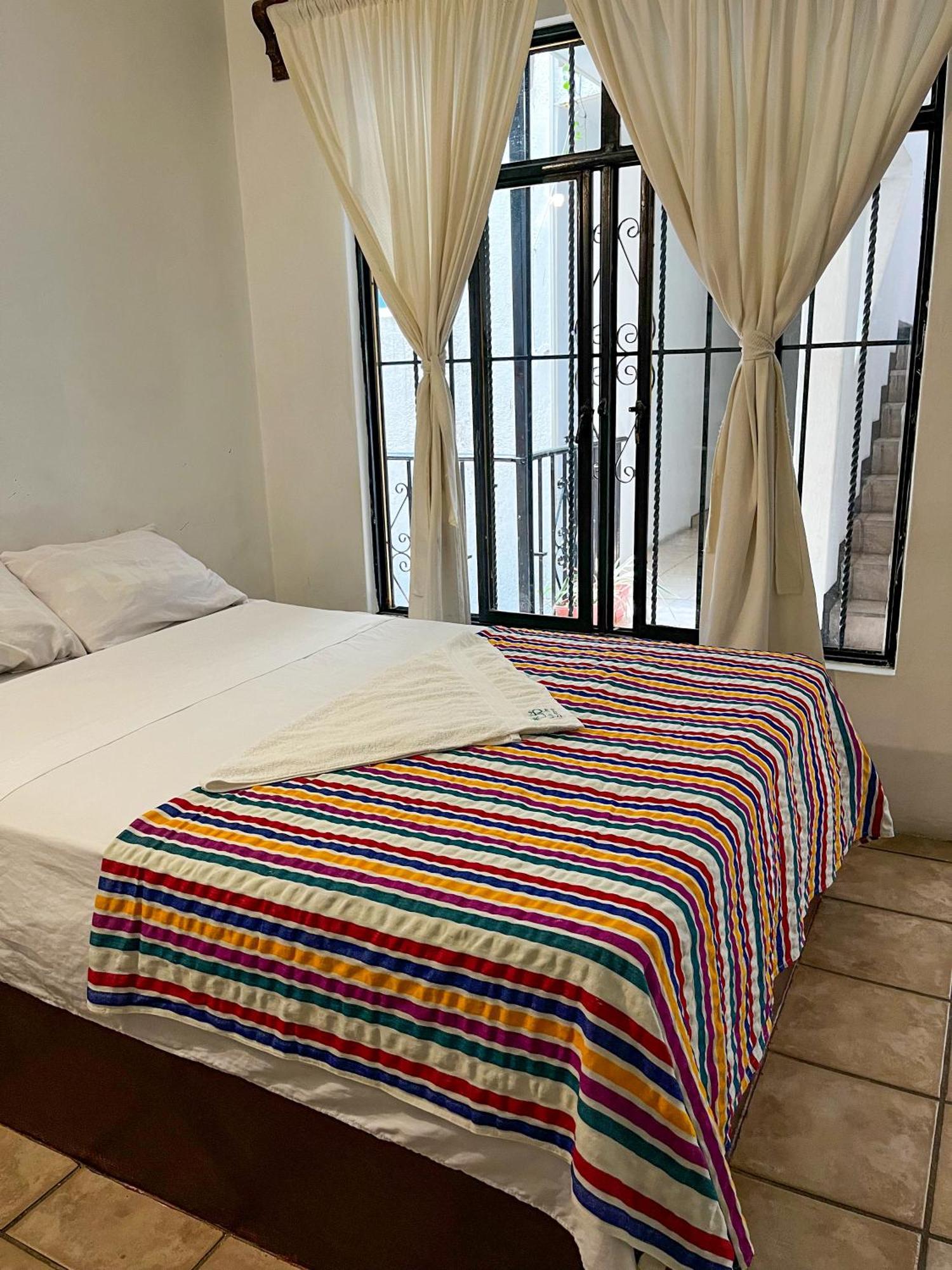 Hotel Om Downtown Санта-Крус-Хуатулко Номер фото